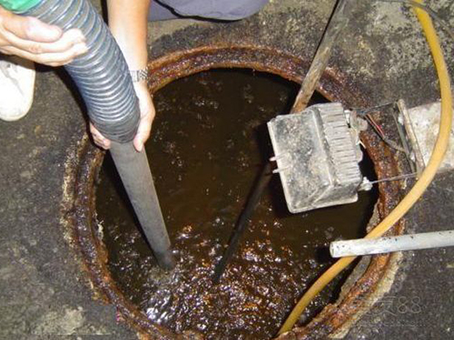 乌拉特中隔油池清理