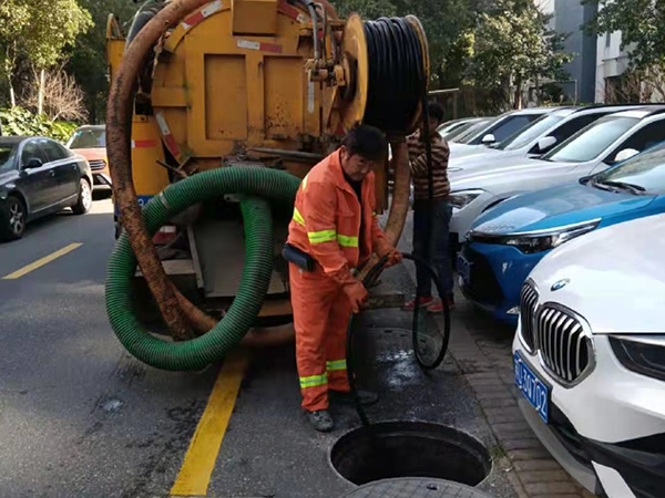 乌拉特中排污管道清淤